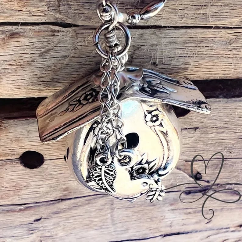 🔥⏰✨The 1951 "Magnolia" Birdhouse Necklace
