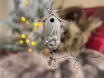 🔥⏰✨The 1951 "Magnolia" Birdhouse Necklace