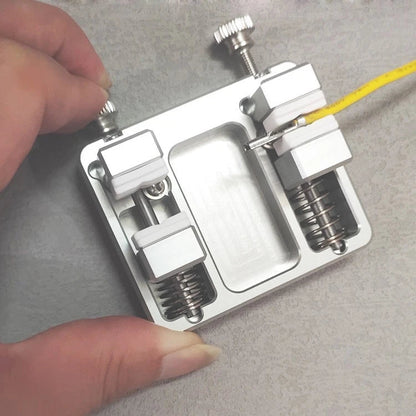 Heavy-duty aluminum welding clamp with temperature-resistant jaw for circuit board mounting, soldering wire clamp