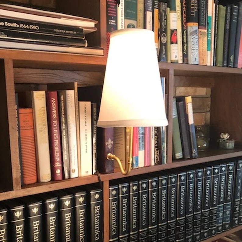 🔥 Classic Literature Lamp – Illuminate Your Space with Timeless Elegance